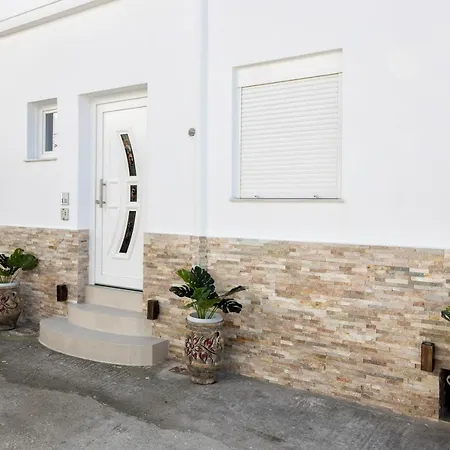 With Sea View Apartmán