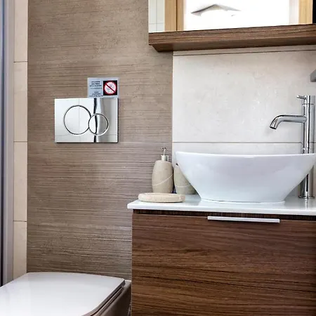 Apartament With Sea View *